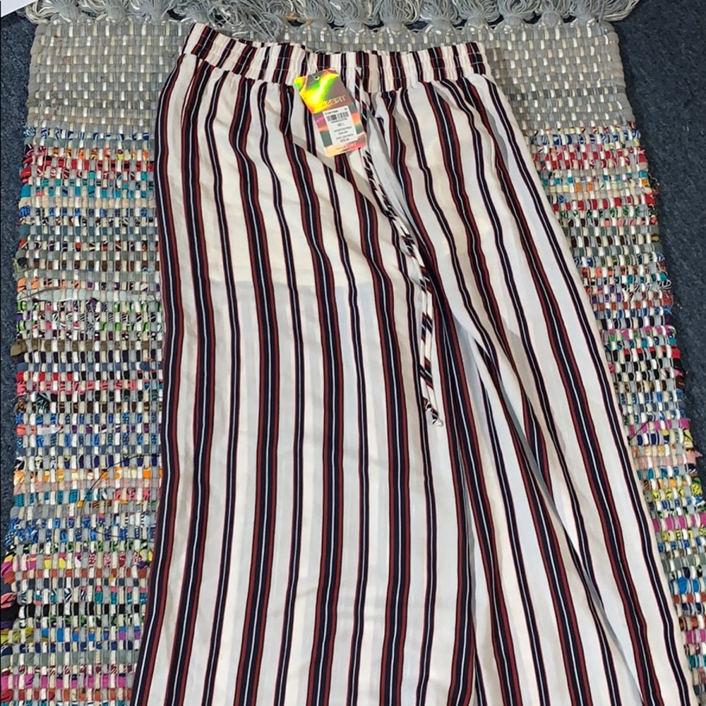 Brand new flowy “tresics” woman’s pants size L NWT